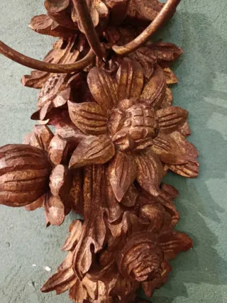 APLIQUE DE MADERA CON DISEÑO FLORAL