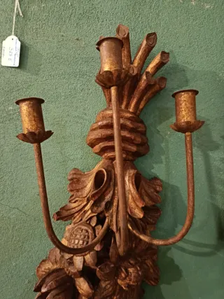 APLIQUE DE MADERA CON DISEÑO FLORAL