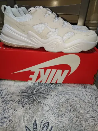 Scarpe nike TECH HERA