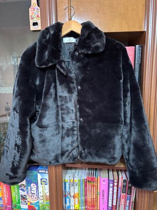 Abrigo H&M pelo sintético negro niña talla 14+