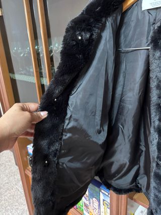 Abrigo H&M pelo sintético negro niña talla 14+