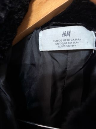 Abrigo H&M pelo sintético negro niña talla 14+