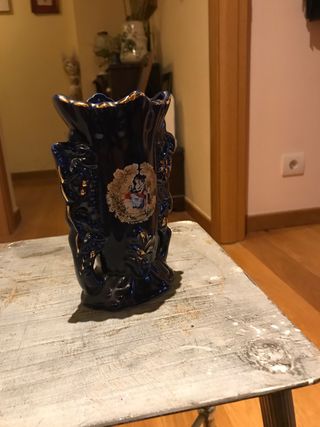 Jarrón antiguo pintado a mano