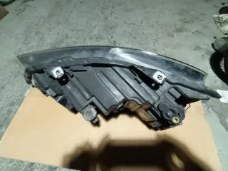Faro delantero derecho VW Polo