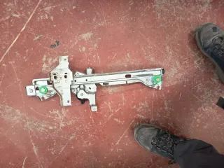 Elevalunas del derecho Peugeot 3008 año 2014