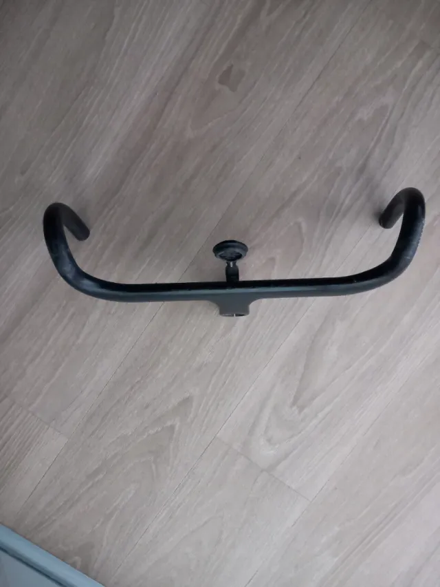 Manillar integrado de carbono