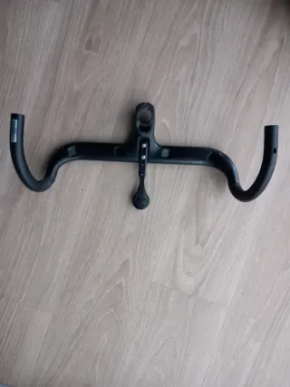 Manillar integrado de carbono