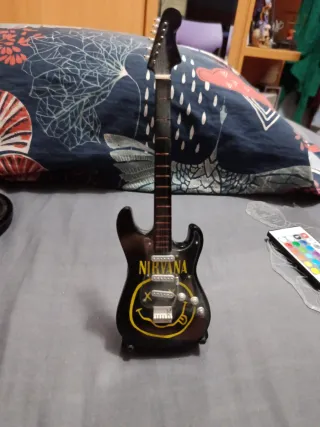 Mini guitarra Nirvana.