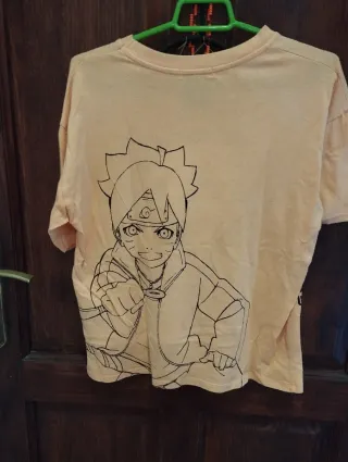 Camiseta Naruto y sudadera Pikachu amarillo.