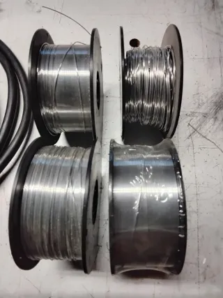 pinzas y masa para soldador