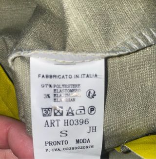 Falda amarilla corta efecto piel cremalleras