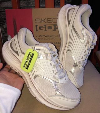 En venta/ Skechers Go Run Consisten, Talla36