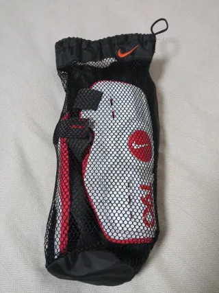 Espinilleras Nike T90 Blancas y Rojas