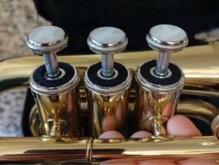 Trompeta Pocket dorada