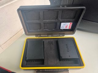 Cámara Canon EOS 2000D + Accesorios