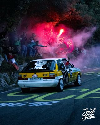 Cámara Canon EOS 2000D + Accesorios