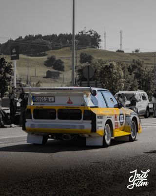 Cámara Canon EOS 2000D + Accesorios