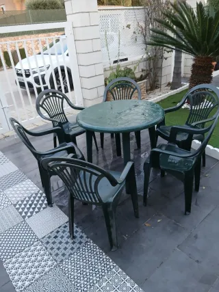 Conjunto mesa y 6 sillas jardín plástico
