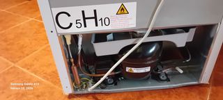 Nevera blanca pequeña