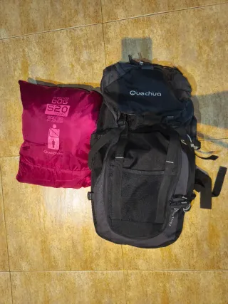 Mochila y Saco de Dormir Quechua