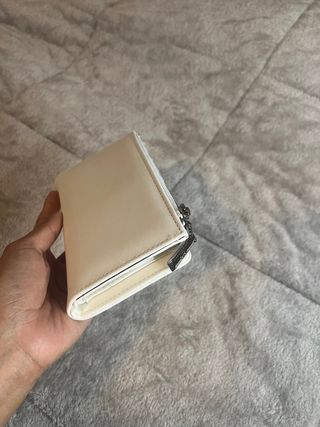 Billetera blanca