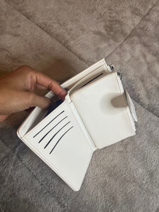 Billetera blanca