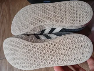 Tenis Adidas Gazelle Gris y Blanco