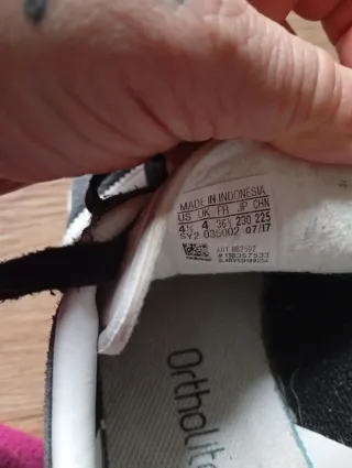 Tenis Adidas Gazelle Gris y Blanco