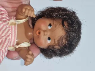 Muñeca Barriguita de Famosa antigua