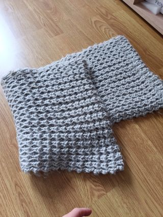 Bufanda gris redonda