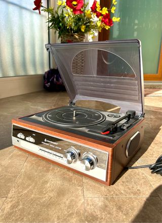 Giradischi vintage Soundmaster con Radio