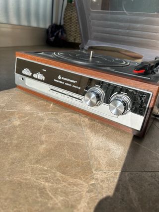 Giradischi vintage Soundmaster con Radio
