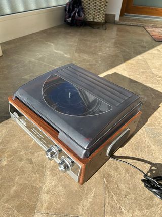 Giradischi vintage Soundmaster con Radio