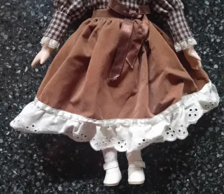Bambola porcellana vintage vestito marrone