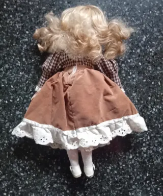 Bambola porcellana vintage vestito marrone