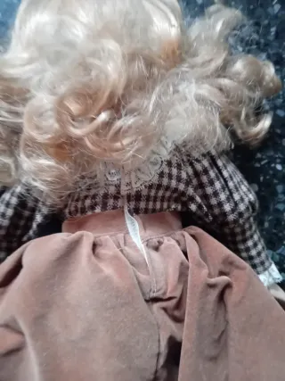 Bambola porcellana vintage vestito marrone