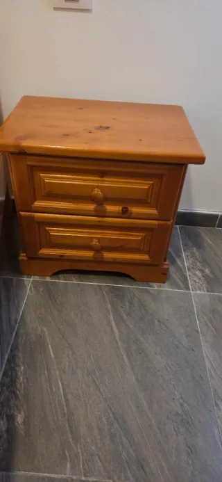 Cama + cómoda + mesa noche madera