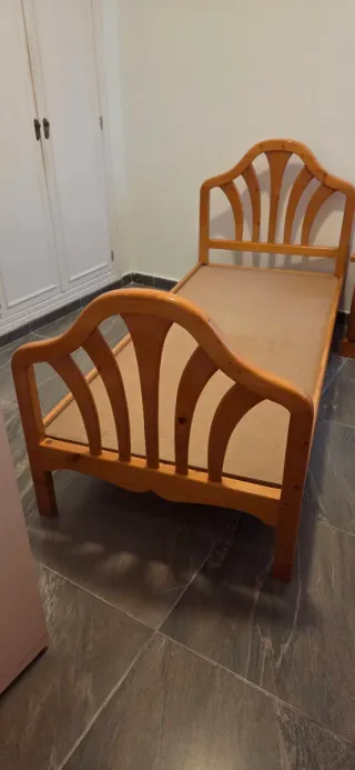 Cama + cómoda + mesa noche madera