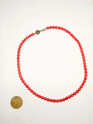 Collana vintage effetto perle rosse sfaccettate