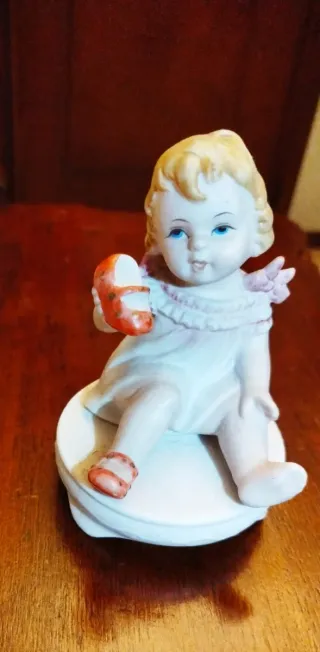 Statuetta vintage bambina con scarpina