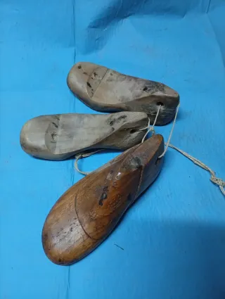Antiguas hormas de zapato infantiles