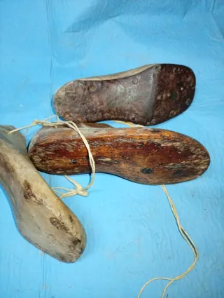 Antiguas hormas de zapato infantiles