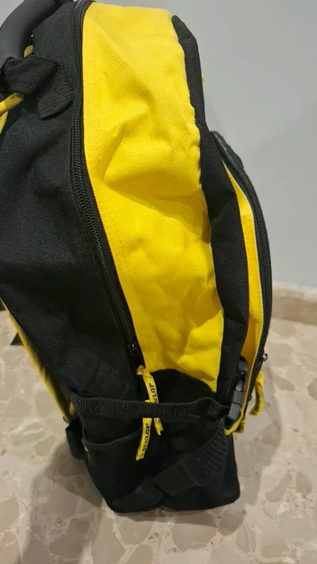 Mochila Dunlop Negra y Amarilla Solo envíos.