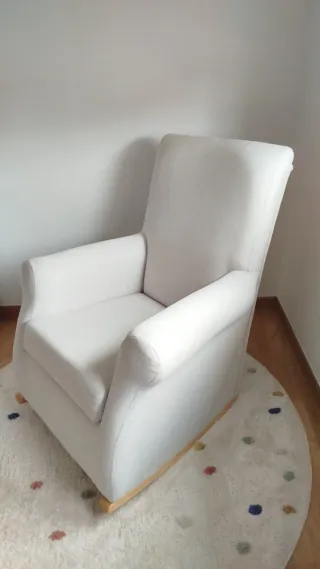 Mecedora de tela beige