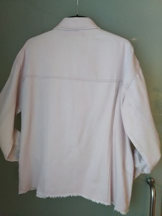 Camisa Zara denim rosa claro.