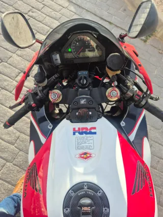 Honda CBR 1000RR Roja y Blanca