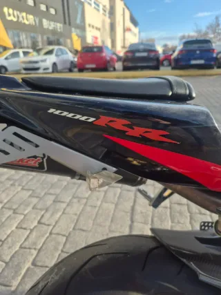 Honda CBR 1000RR Roja y Blanca