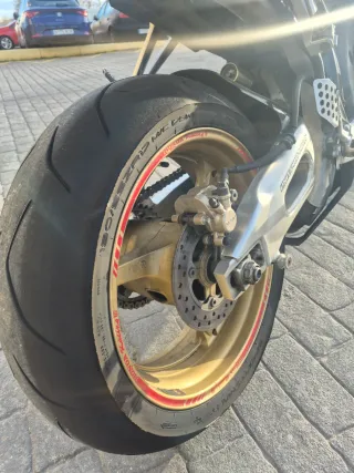 Honda CBR 1000RR Roja y Blanca