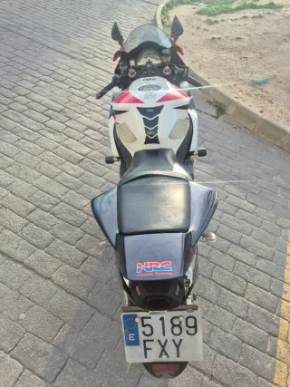 Honda CBR 1000RR Roja y Blanca