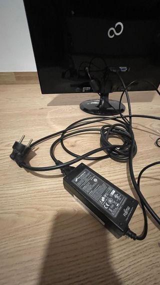 Monitor LED Fujitsu SL22W-1